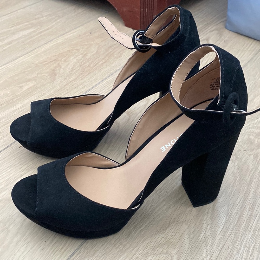 New Sun + Stone Block Heels Black in Sz 9.5